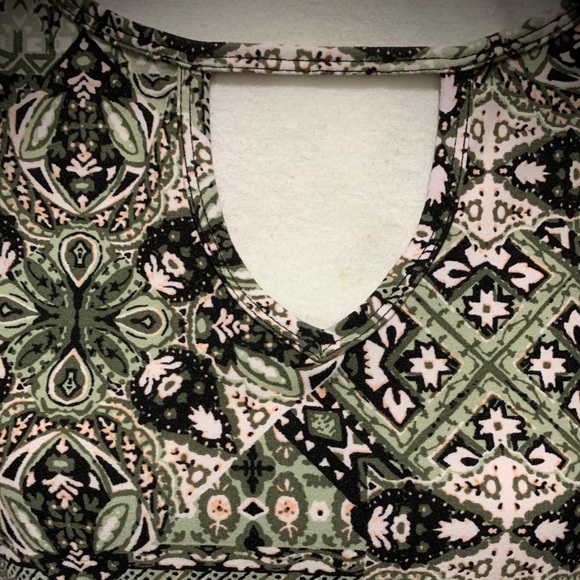 Keyhole Neck Top - Picture 2 of 4